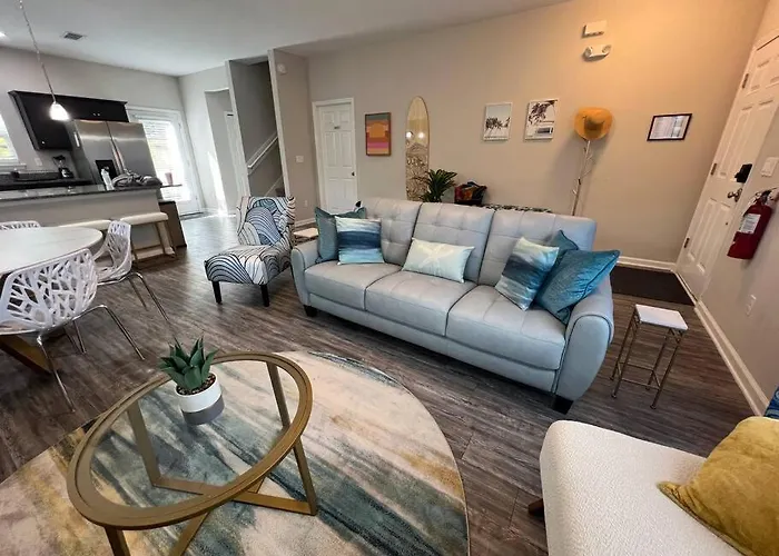 The August - 3Br 2.5Ba Open Concept 1.4 Mi To Town