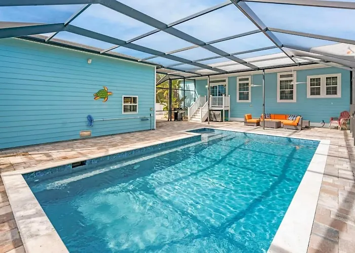 Sparkling Blue Pool Home! Walk To Beach, Publix