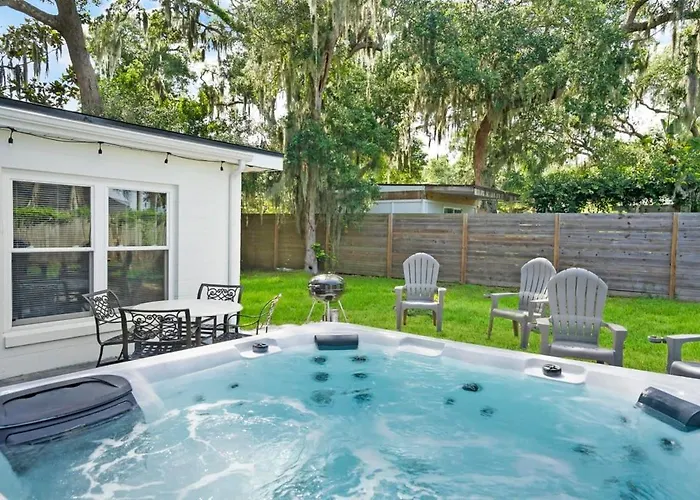Rave Reviews For Waterway Views Spa Comfy Beds Bring Your Boat