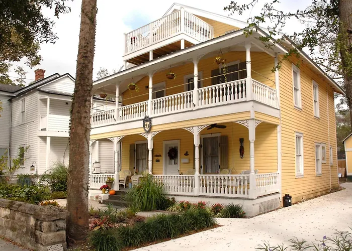 Historic Luxury Two Bedroom Apartment