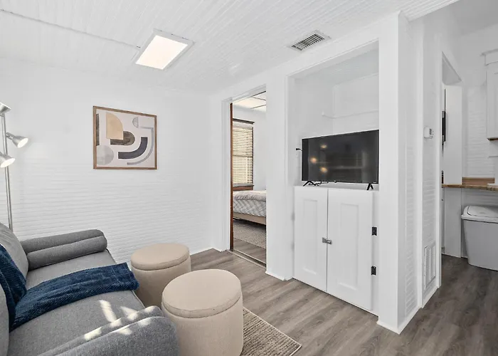 Old Mission Guest Suite - Charming Apartment, 15 Min Walk To Downtown!