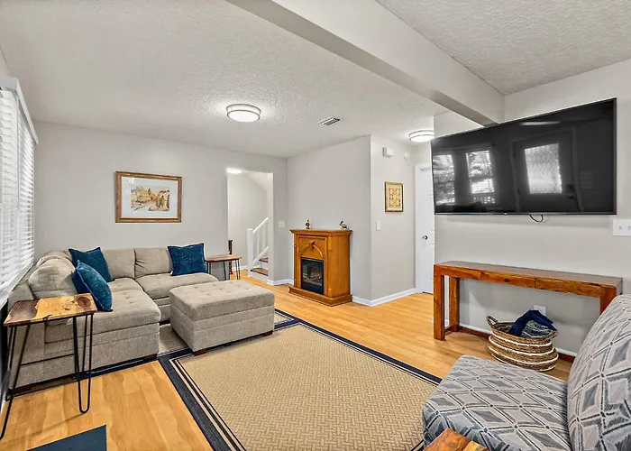 Fullerwood Park Retreat, 5 Min To Downtown, Sleeps 6