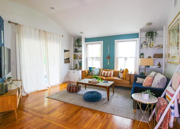 Luxurious Bohemian Bungalow In Lincolnville - Mins From Downtown!