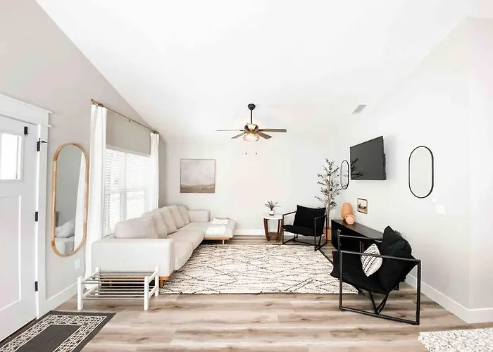 Cottage Marhome North - 10 Min From Beach & Historic Downtown