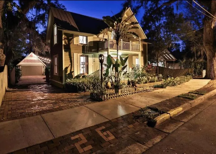 Private Luxury Cottage Close To Downtown