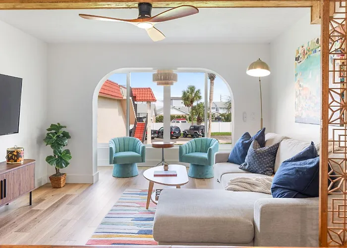 Coastal Condo - Walk To Beach Pool Pickleball And Boat Ramp