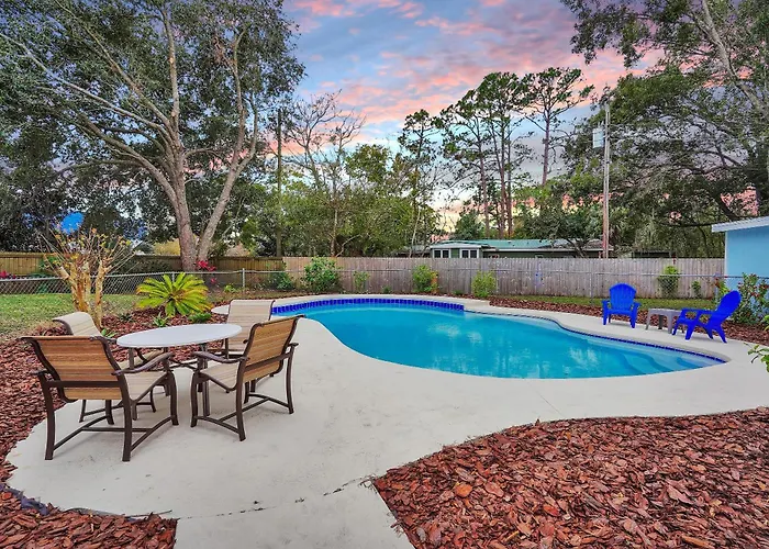 Eternal Summer With Pool Sleeps 9 Guests