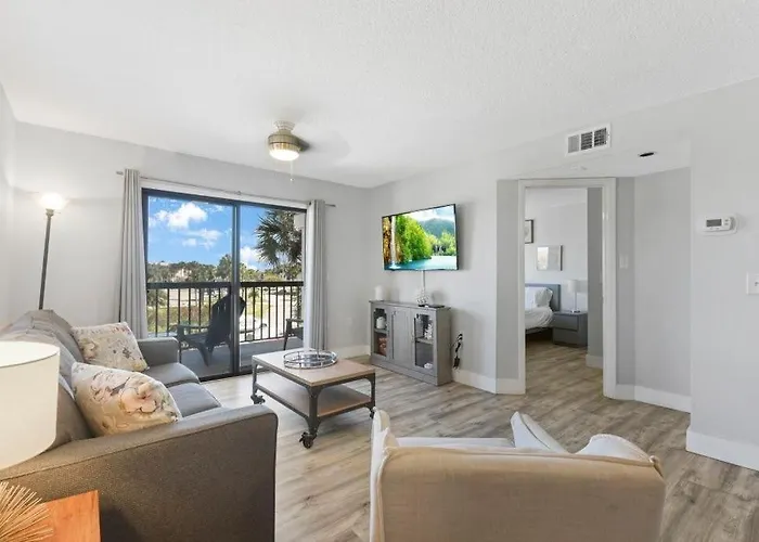 Oceanside Complex M33 1 Bed 1 Bath Heated Pool