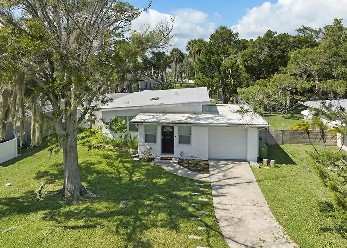 Island Bungalow - Ideal Location!