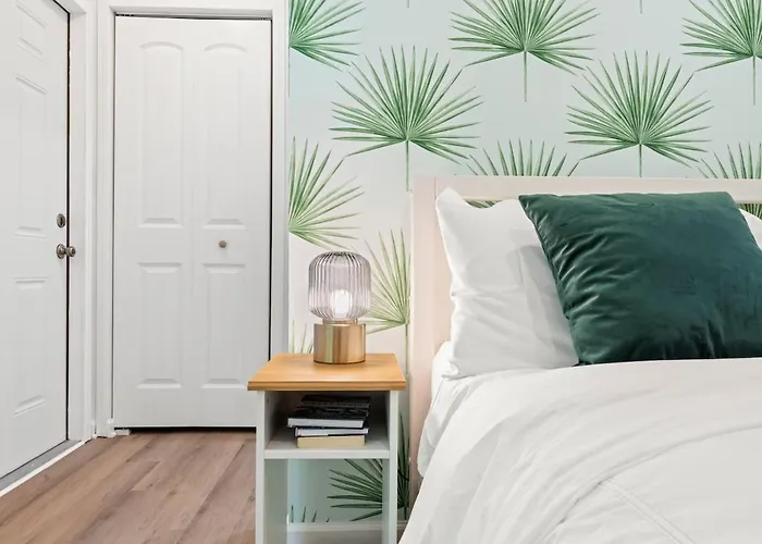 Palm Cottage Tiny House Hideaway