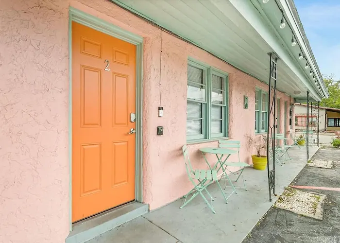 Cozy & Contemporary Space In Central St Augustine