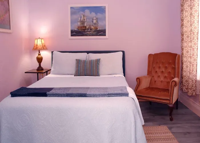 Adorable Historic Downtown Apartment
