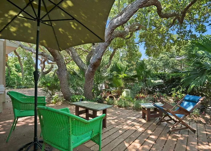Beach House - Lounging Lanai, Kayak, Bike To Beach!