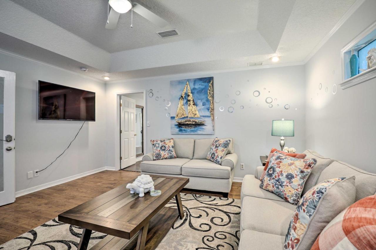 St Augustine With Hot Tub, 6 Mi To Beaches Holiday home