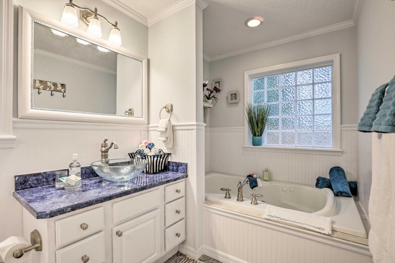 St Augustine With Hot Tub, 6 Mi To Beaches Holiday home St. Augustine