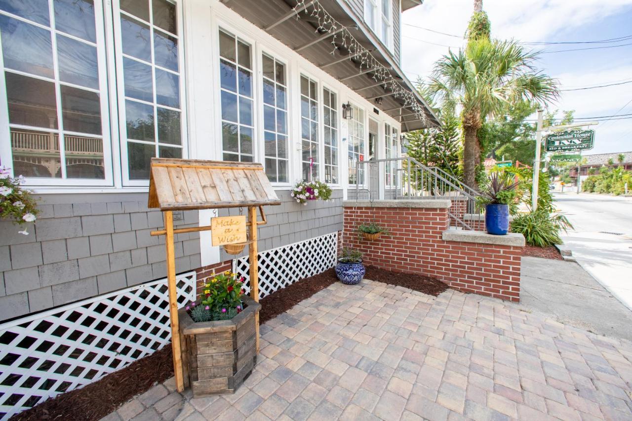 Carriage Way Centennial House - Adult Only- Bed & Breakfast