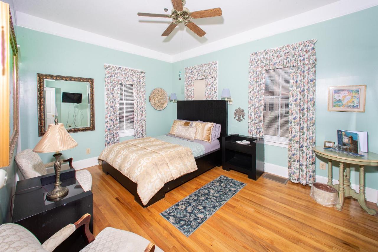Carriage Way Centennial House - Adult Only- Bed & Breakfast 3*