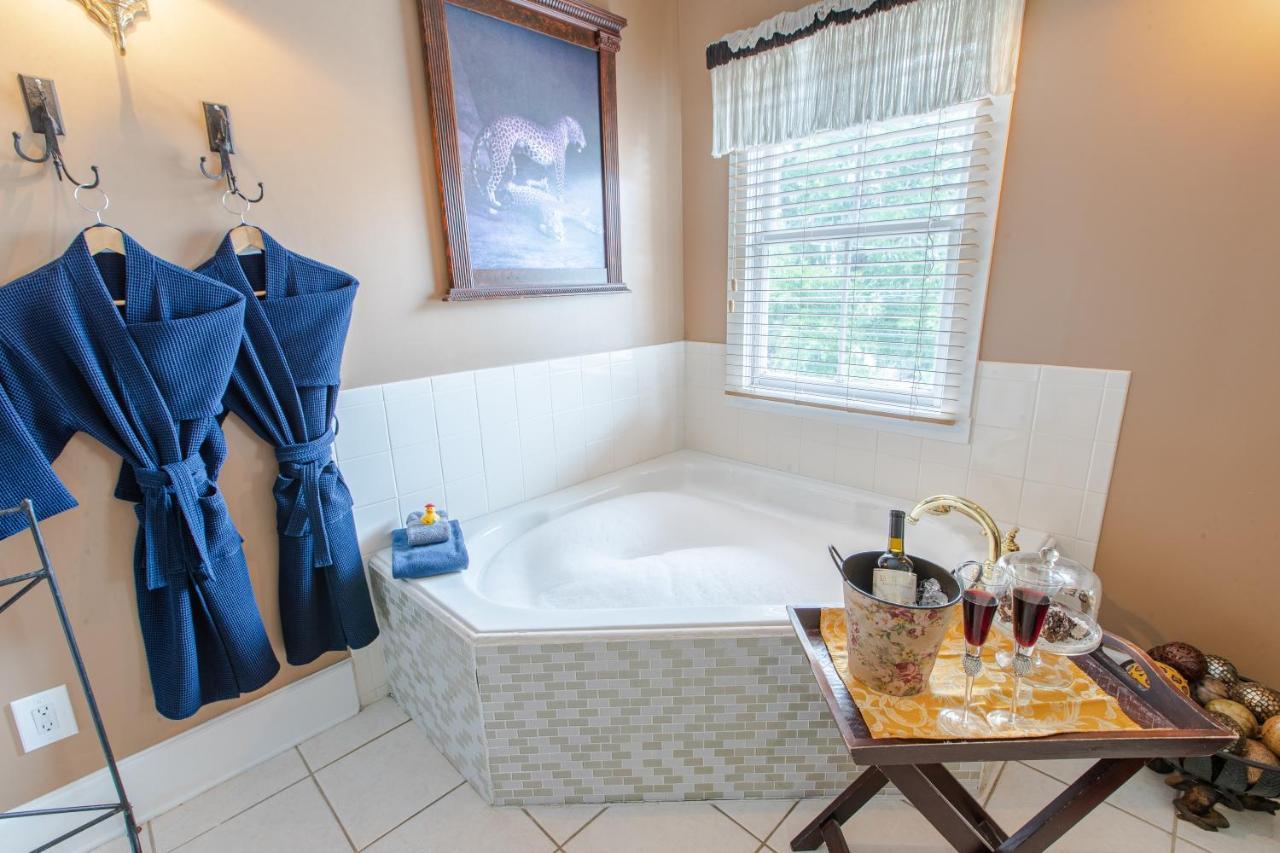 Carriage Way Centennial House - Adult Only-