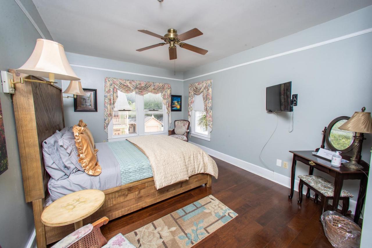 Carriage Way Centennial House - Adult Only-