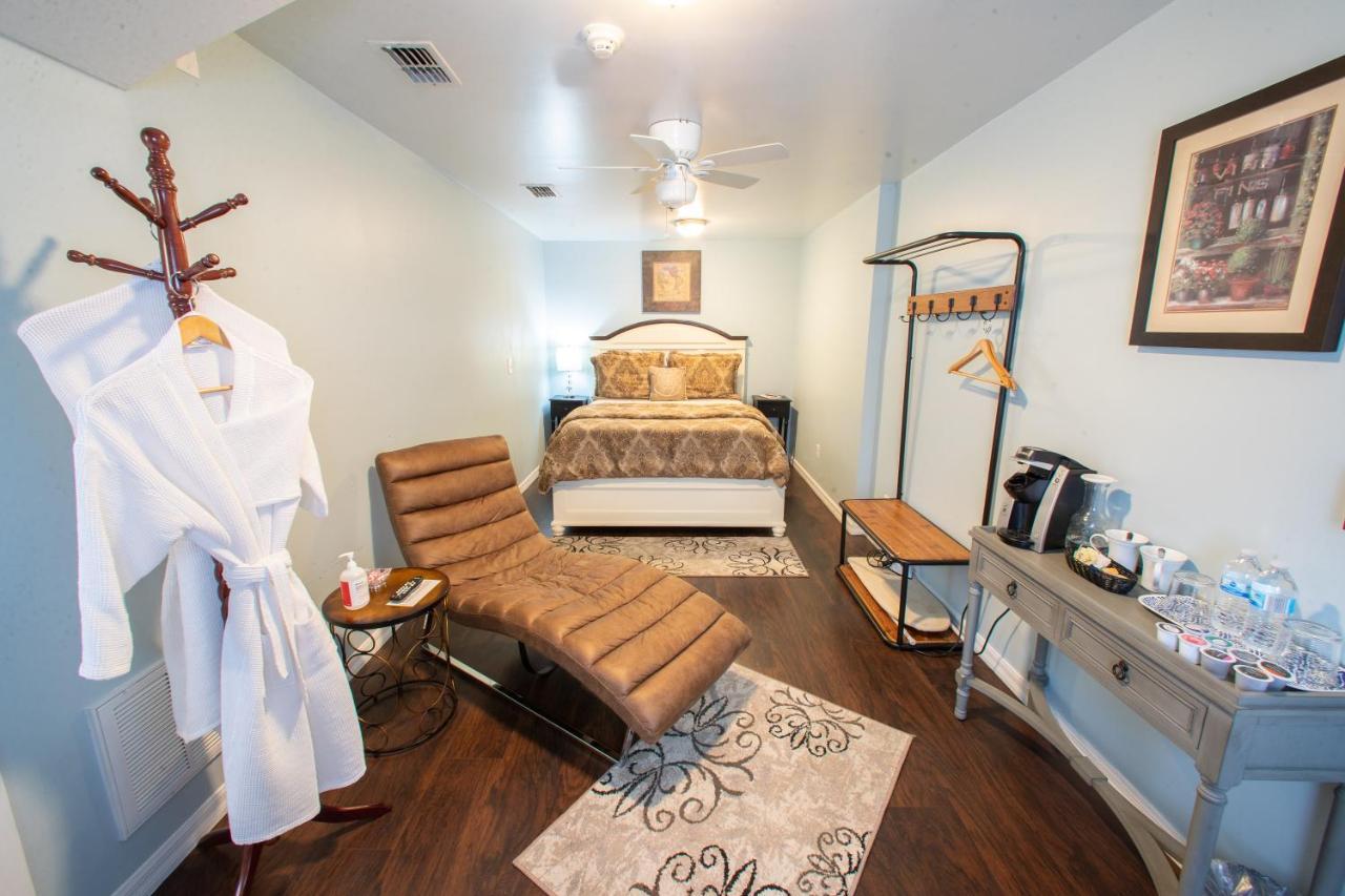 Bed & Breakfast Carriage Way Centennial House - Adult Only- 3*