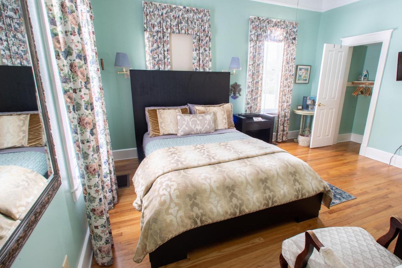 Carriage Way Centennial House - Adult Only-