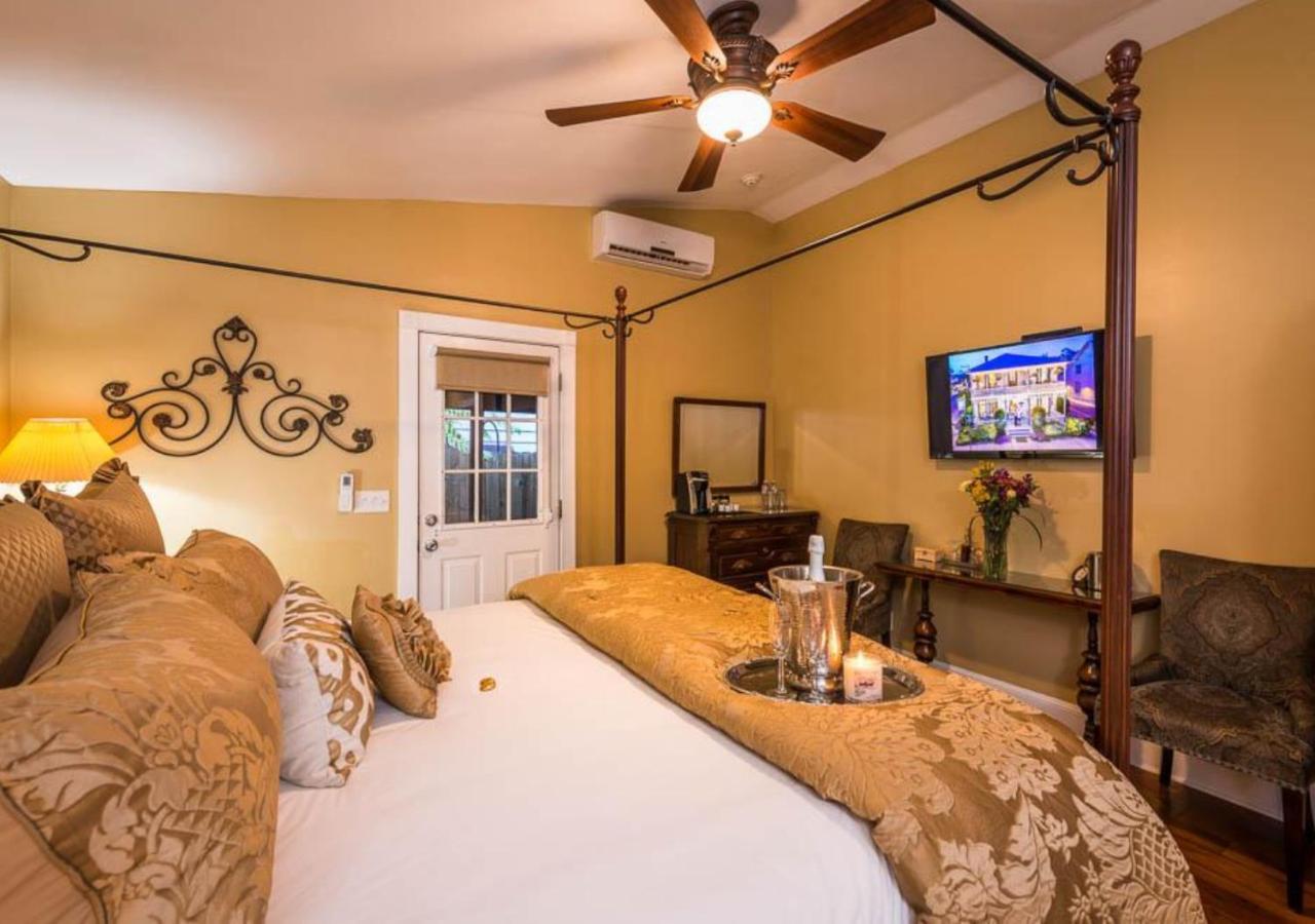 Carriage Way Adults Only - 21 Years Old And Up 3*
