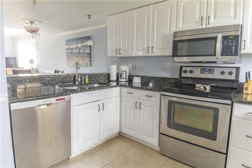 Ocean Harbor 3, 3 Bedrooms, Sleeps 6, Vilano Beach, Pool, Ocean View Apartment *