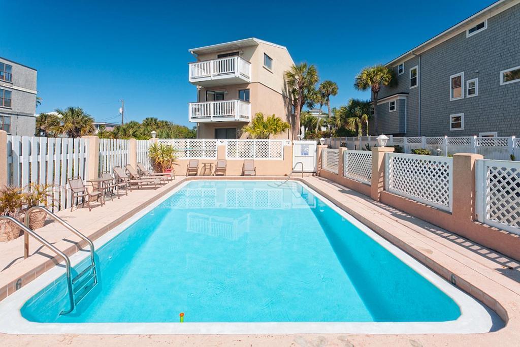Apartment Ocean Harbor 3, 3 Bedrooms, Sleeps 6, Vilano Beach, Pool, Ocean View