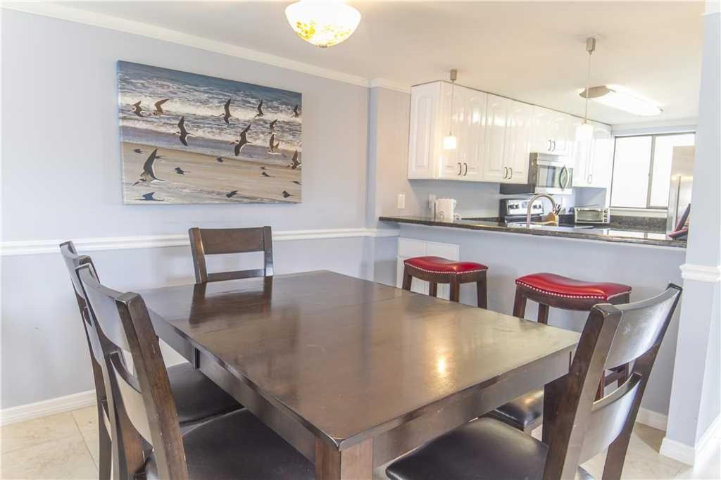 Ocean Harbor 3, 3 Bedrooms, Sleeps 6, Vilano Beach, Pool, Ocean View Apartment