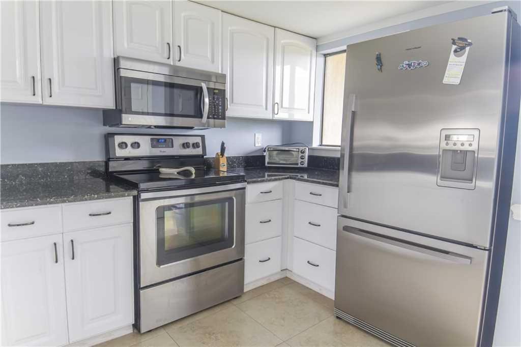 Ocean Harbor 3, 3 Bedrooms, Sleeps 6, Vilano Beach, Pool, Ocean View Apartment *