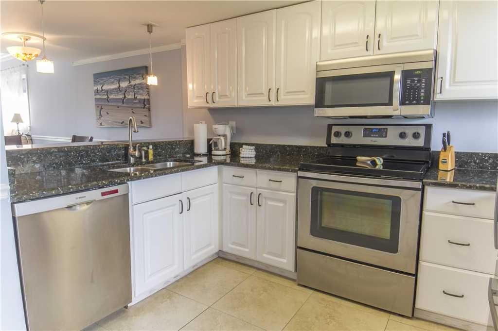 Ocean Harbor 3, 3 Bedrooms, Sleeps 6, Vilano Beach, Pool, Ocean View Apartment *