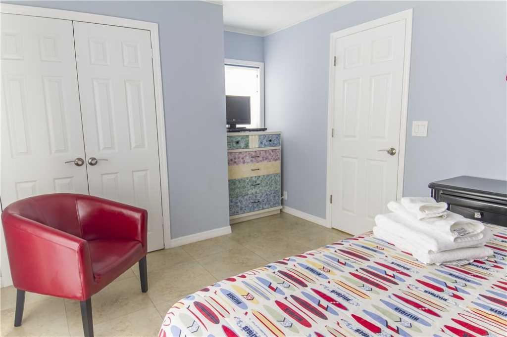 Ocean Harbor 3, 3 Bedrooms, Sleeps 6, Vilano Beach, Pool, Ocean View Apartment