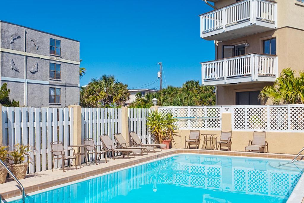 Apartment Ocean Harbor 3, 3 Bedrooms, Sleeps 6, Vilano Beach, Pool, Ocean View St. Augustine