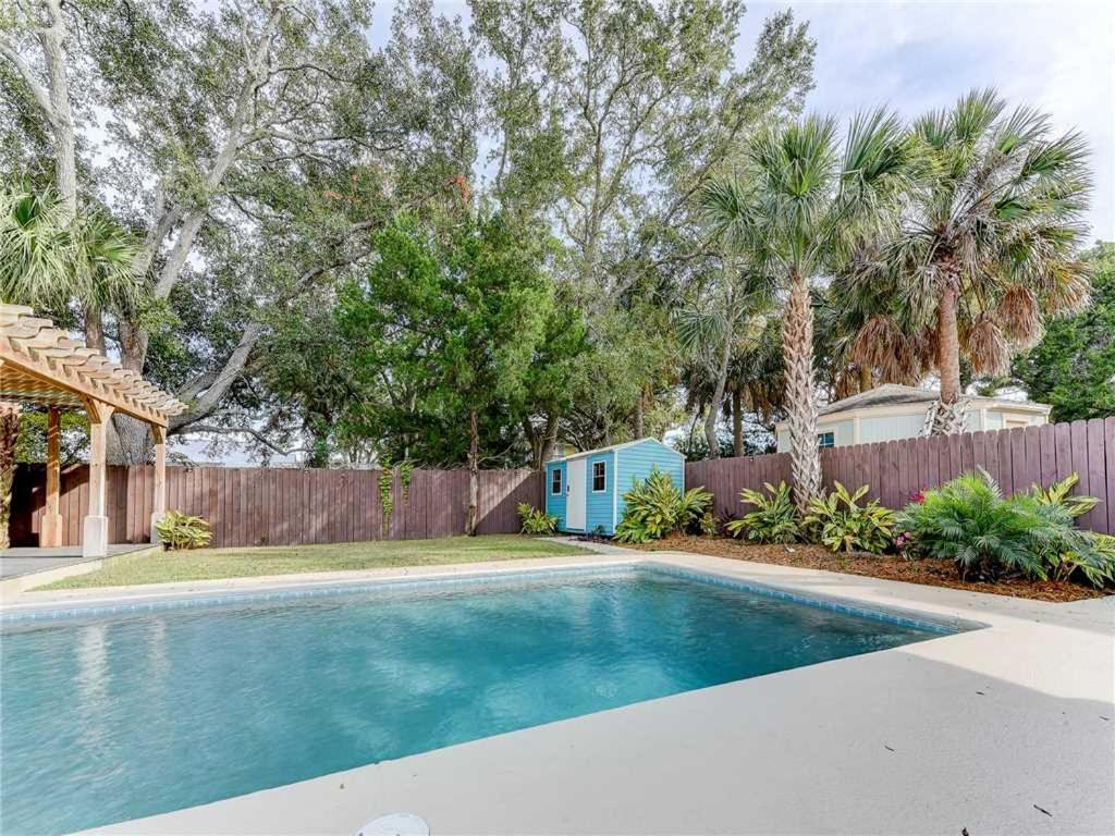 Summertime Sanctuary, Private Pool, 3 Bedrooms, Sleeps 8 Holiday home *