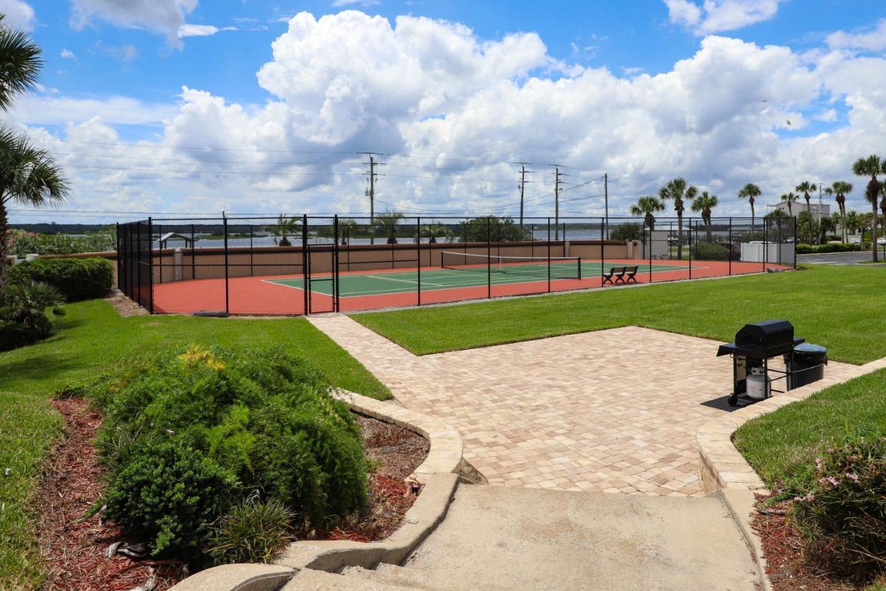 Oceanfront Windjammer Getaway Apartamento *