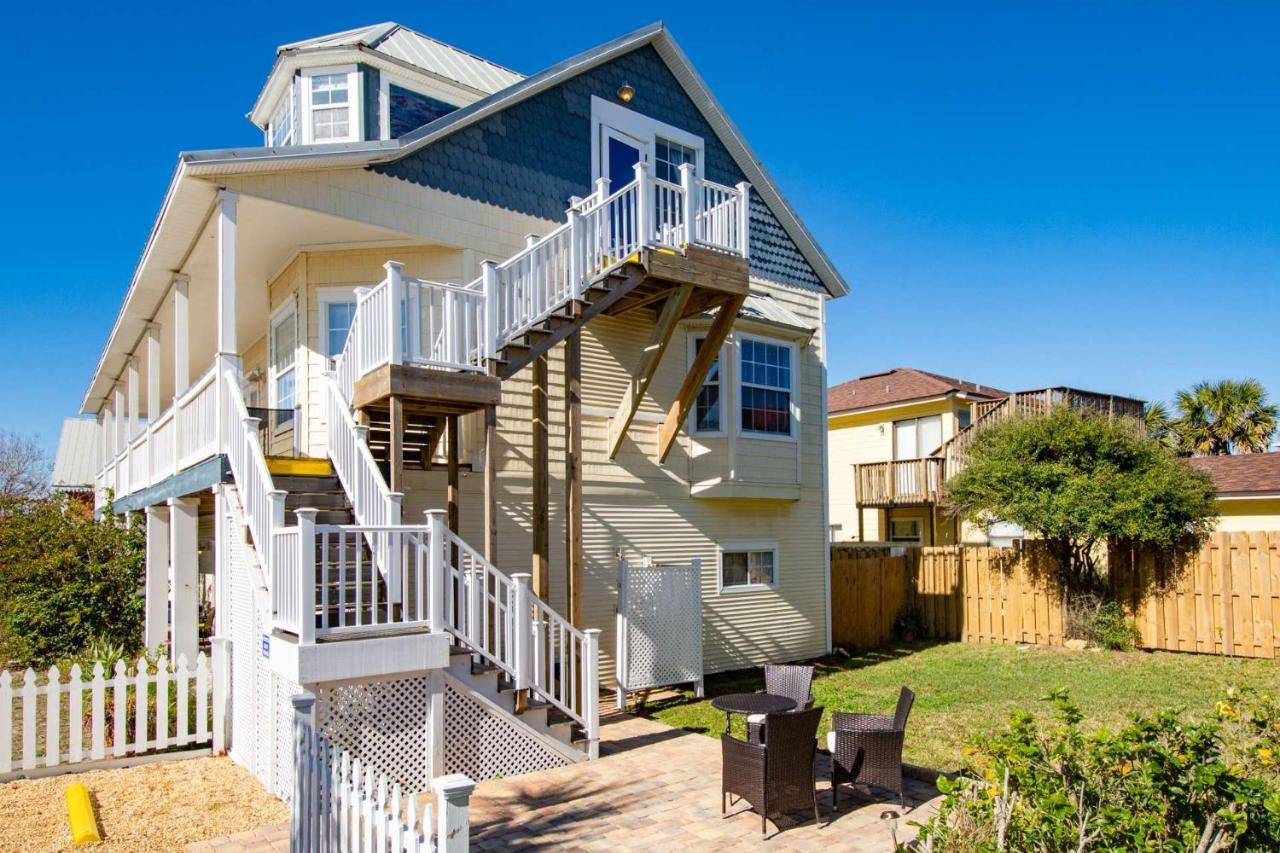 Beachcomber Penthouse Holiday home