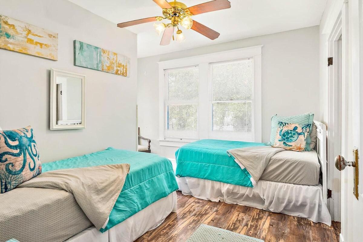 Charming Downtown Carriage Apartment