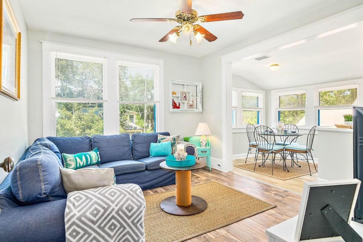 Charming Downtown Carriage Apartment *