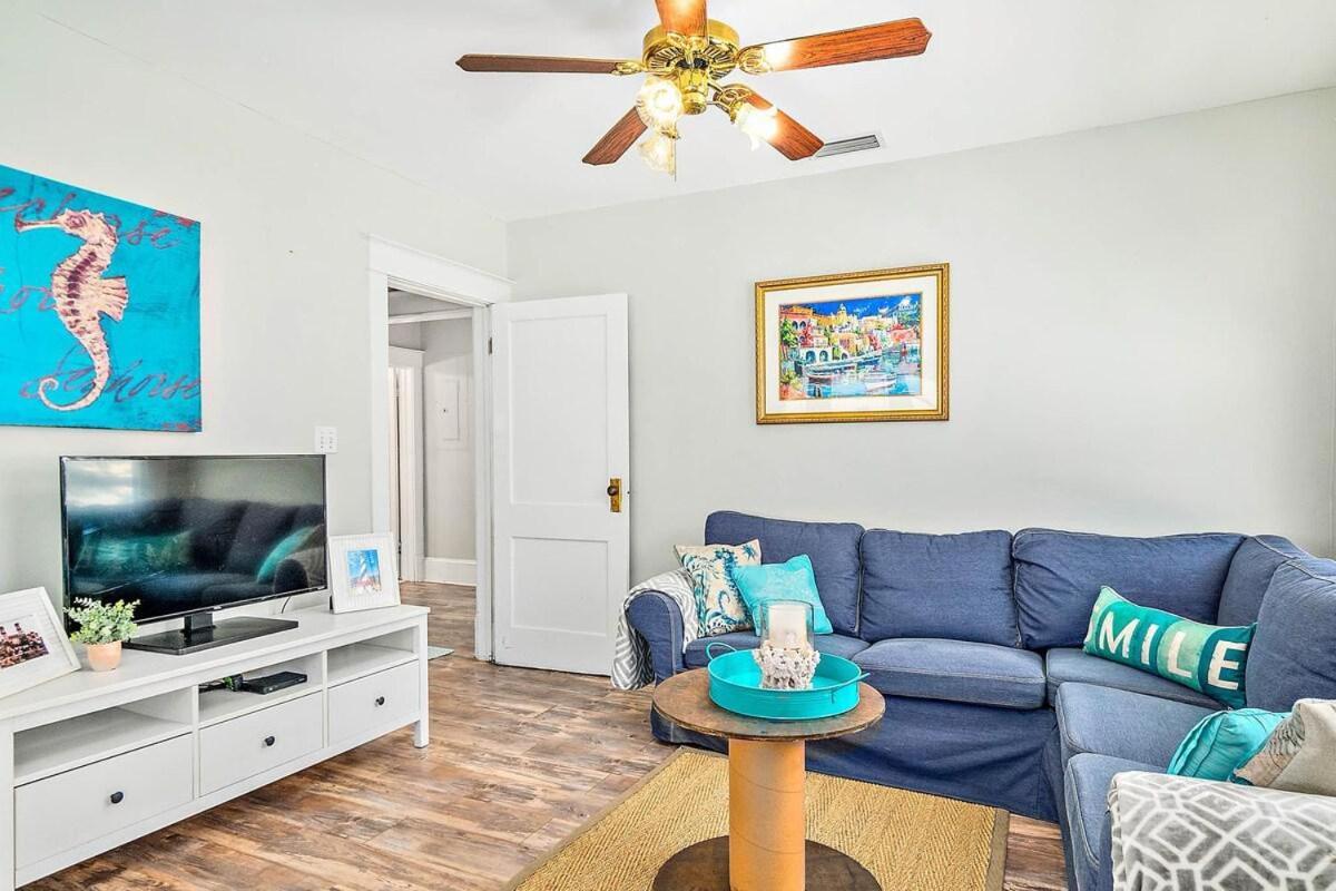 Charming Downtown Carriage Apartment