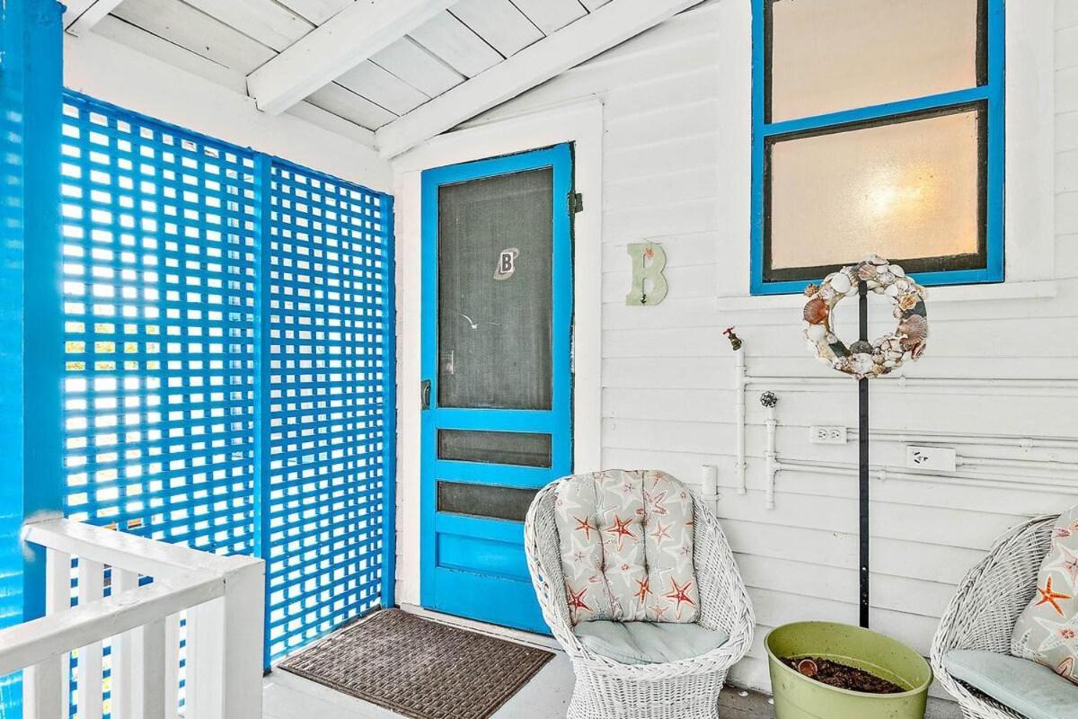 Charming Downtown Carriage Apartment