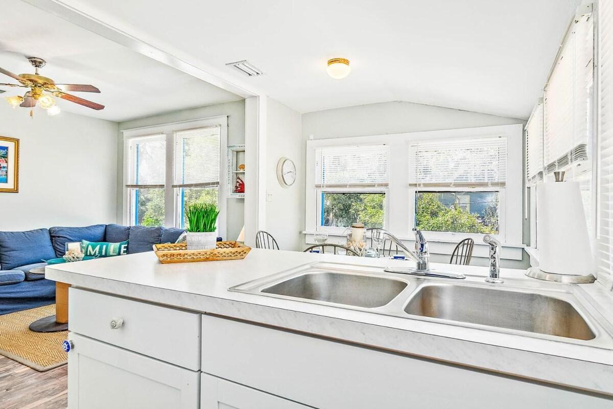 Charming Downtown Carriage Apartment