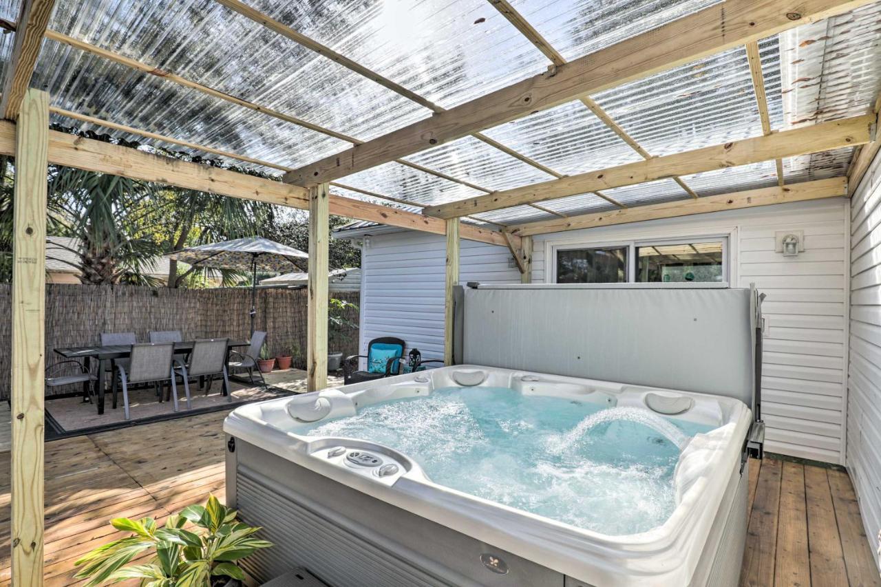 St Augustine With Hot Tub, 6 Mi To Beaches Holiday home