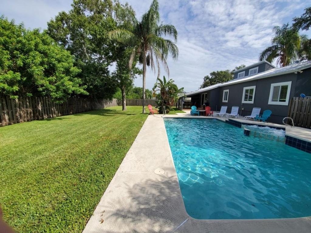 Floridays Near To