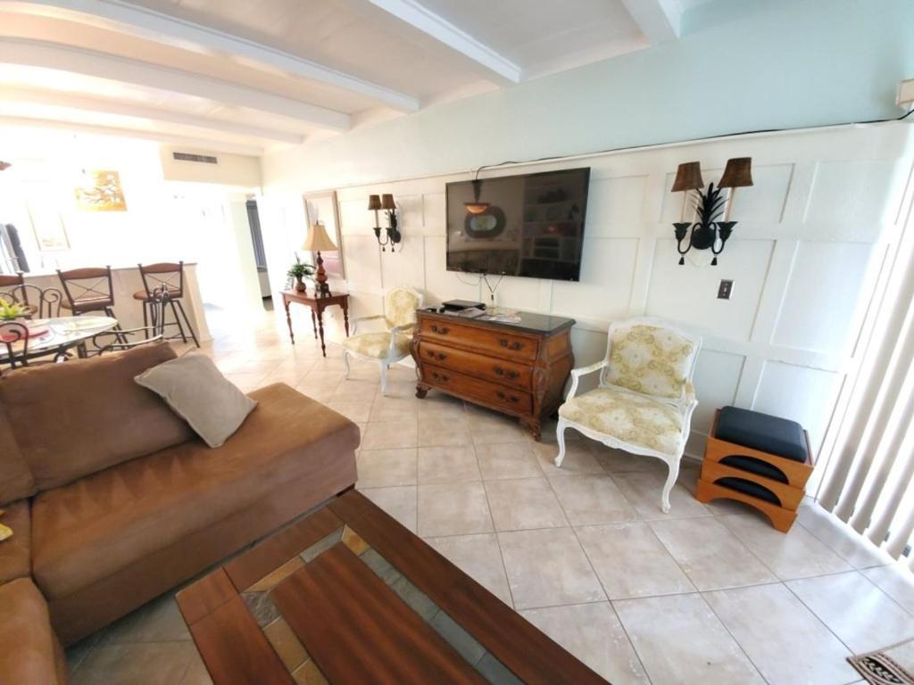Island House B107 *