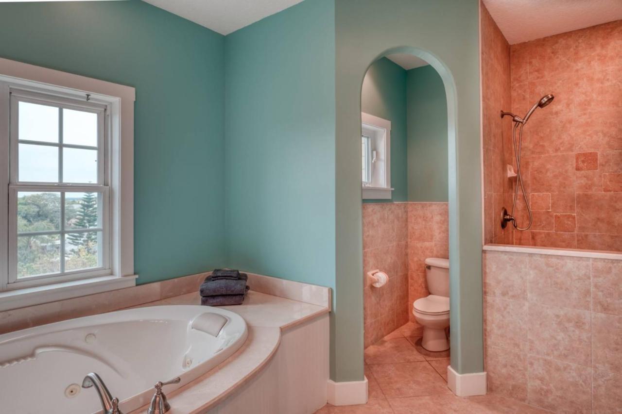 Tucker Hideaway At Seagate *