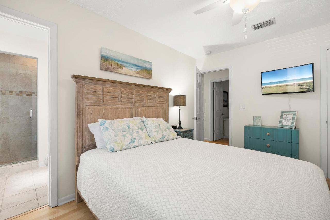 Holiday home Sun Kissed Cottage, 3 Bedrooms, Sleeps 7, Walk To Ocean *