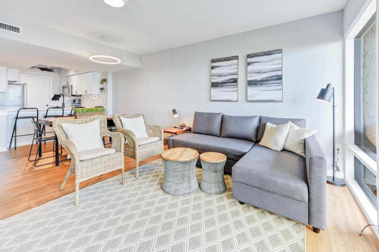 Apartment Island View