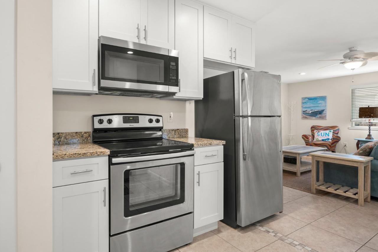 Holiday home Sun Kissed Cottage, 3 Bedrooms, Sleeps 7, Walk To Ocean