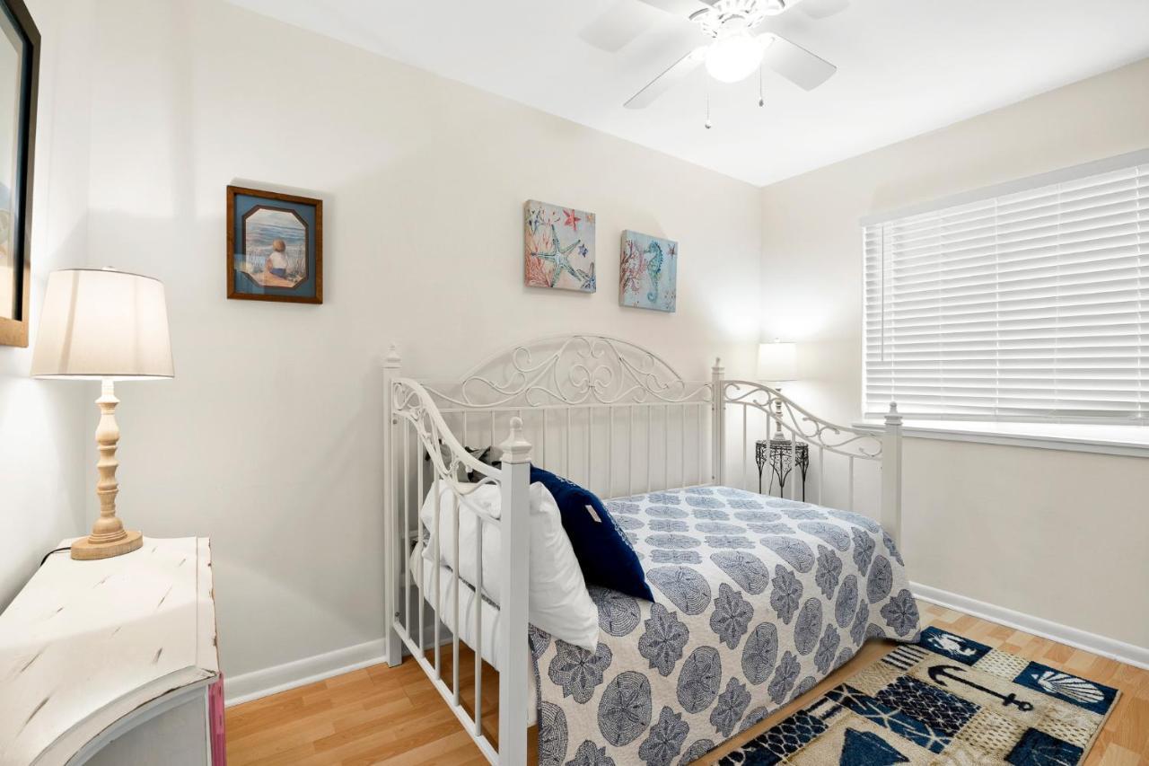 Sun Kissed Cottage, 3 Bedrooms, Sleeps 7, Walk To Ocean Holiday home St. Augustine