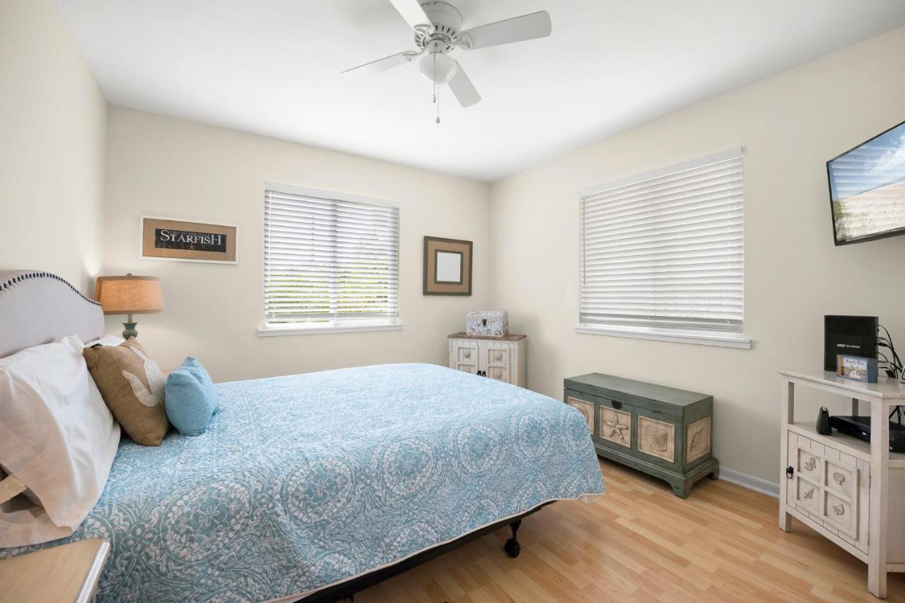 Sun Kissed Cottage, 3 Bedrooms, Sleeps 7, Walk To Ocean *